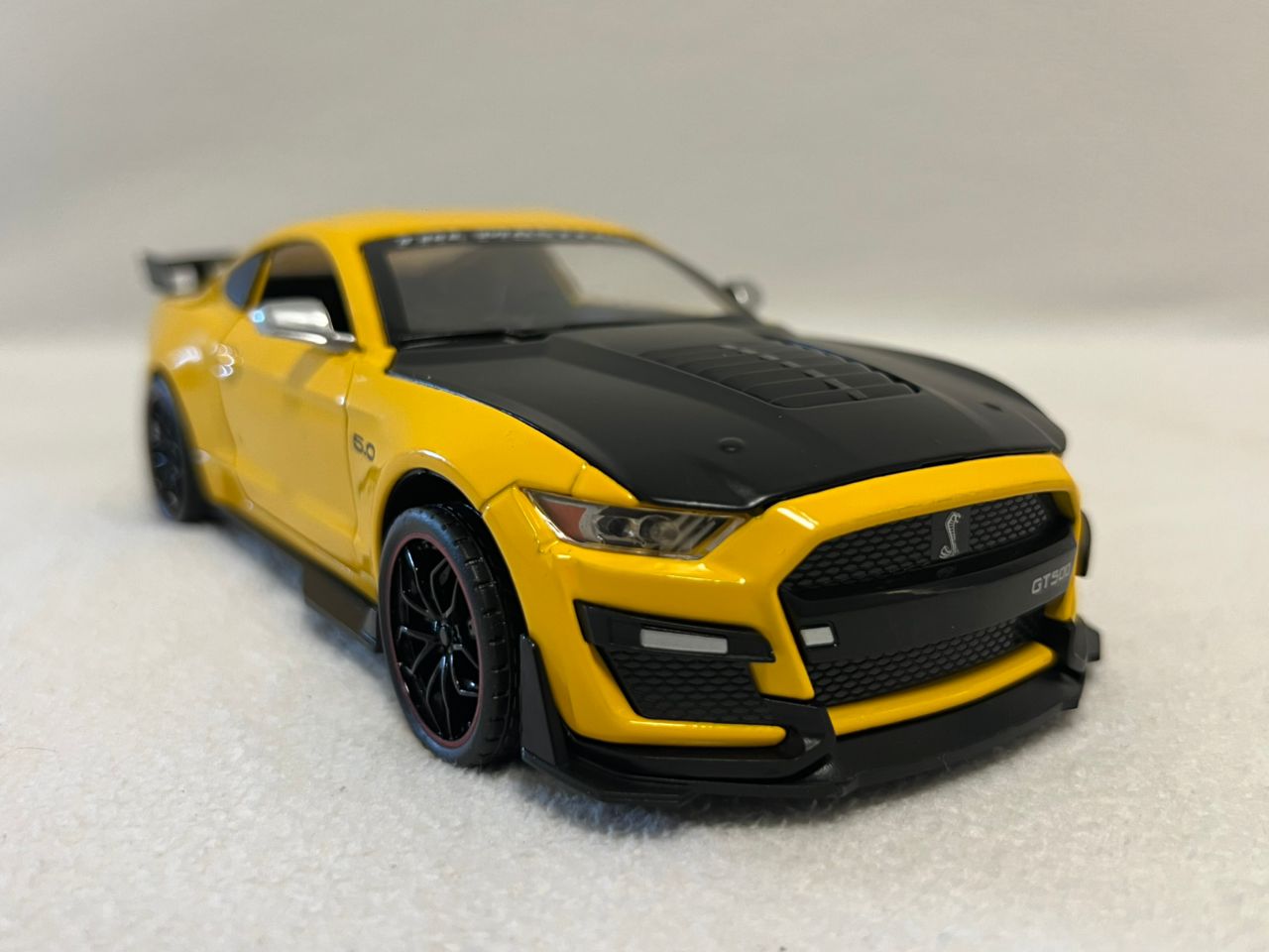 Ford Mustang Shelby GT500 Alloy Sports Car 1:24 Scale Diecast