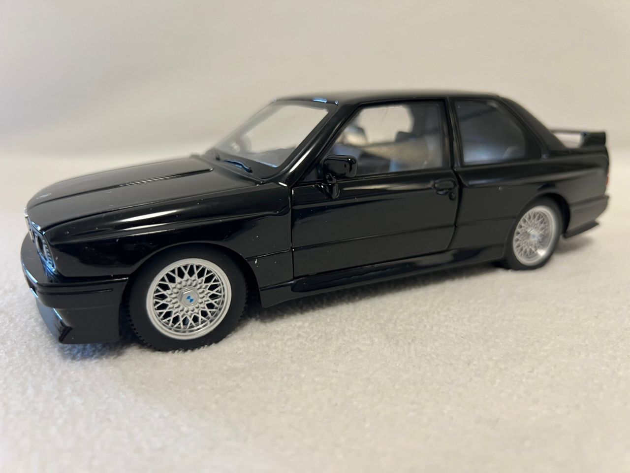 1:24 1988 BMW M3 E30 Diecast Alloy Model Car – Sound & Light Collectible Sports Car