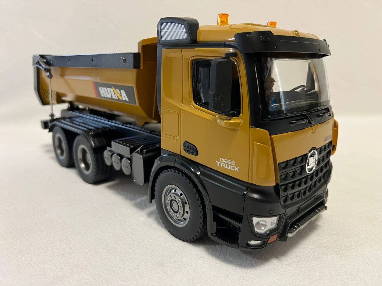 HuiNa 1573 1/14 RC Dump Truck 10CH Alloy Construction Vehicle Remote Control