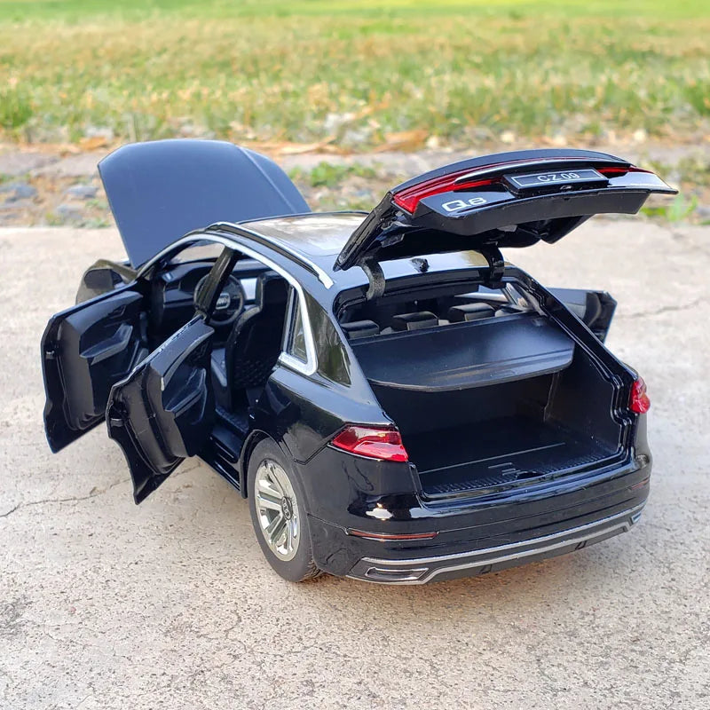 AUDI Q8 SUV Alloy Car Model Diecasts