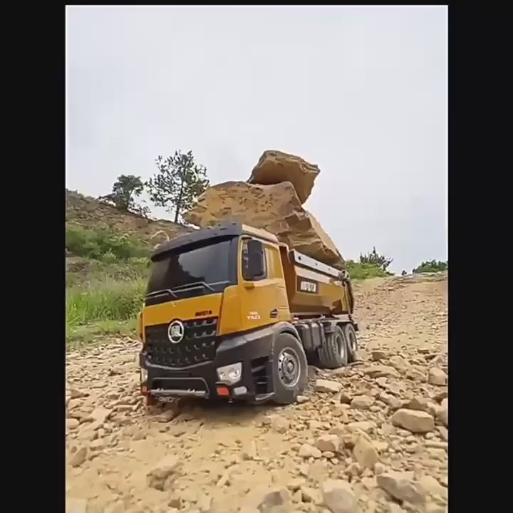 HuiNa 1573 1/14 RC Dump Truck 10CH Alloy Construction Vehicle Remote Control